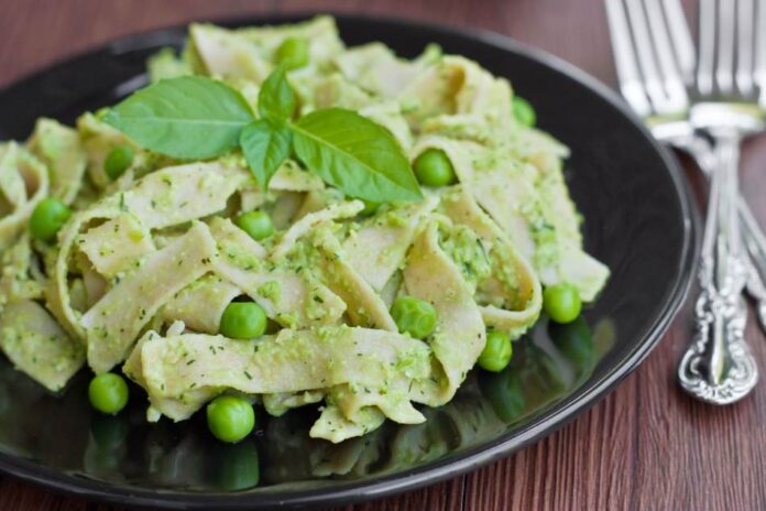 Brzinski-rucak-testenina-sa-pestom-od-graska-recept_82527490