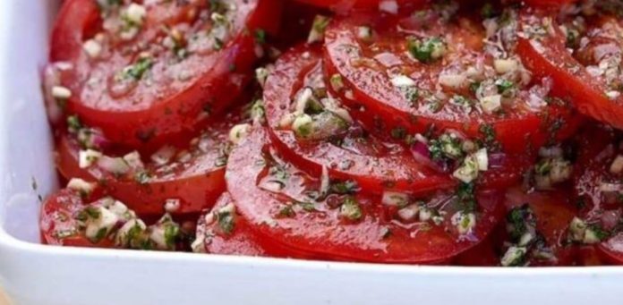 ljetna salata od paradajza s mentom