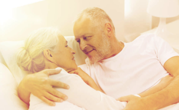 Poslije 50-te sve se mijenja? Evo šta je istina o bliskosti u zrelim godinama